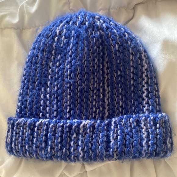 Aritzia Blue Knitted Beanie - Picture 1 of 3